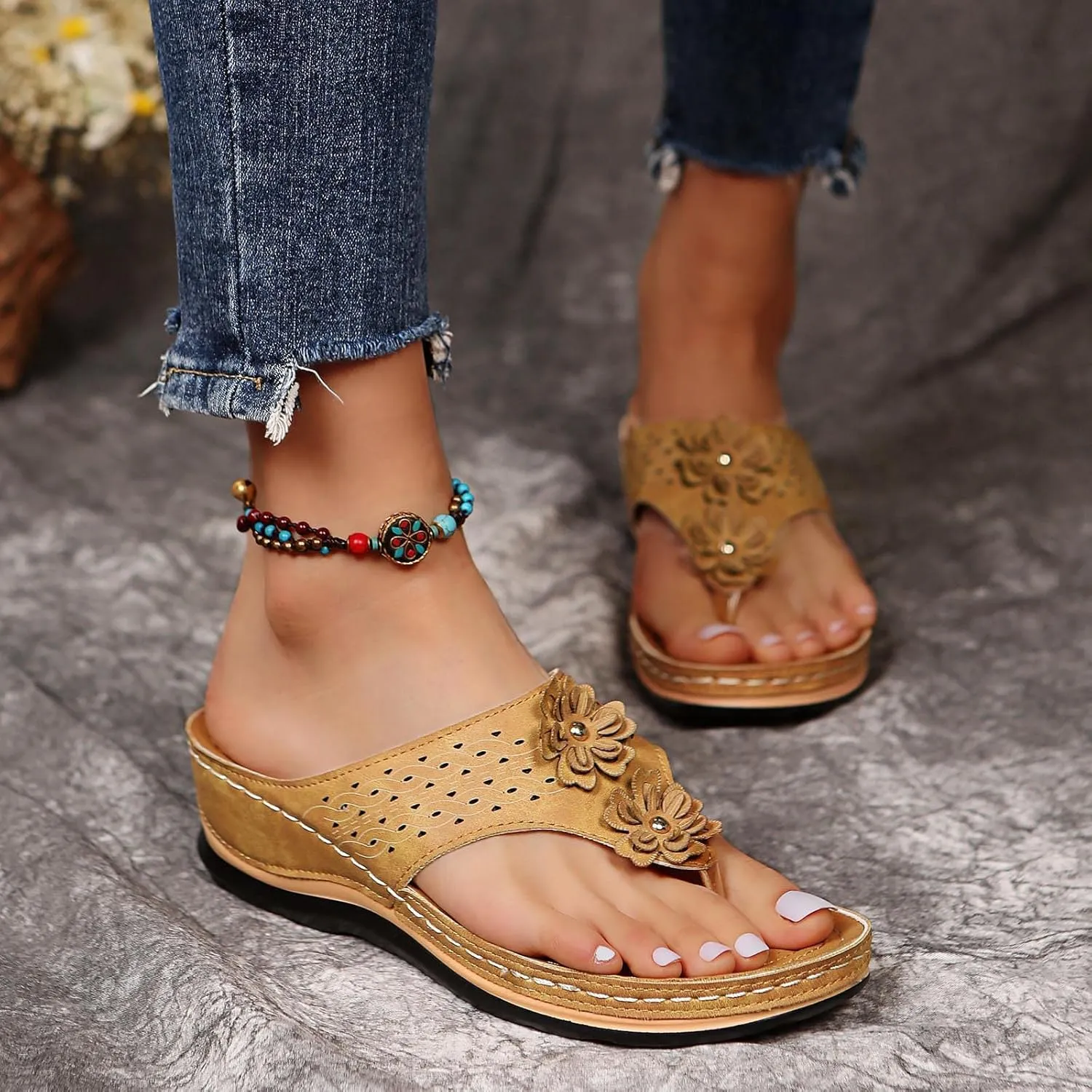 Women's Comfortable Flip Flops Arch Support Summer Wedge Sandals Breathable Open Toe Beach Slippers Non Slip